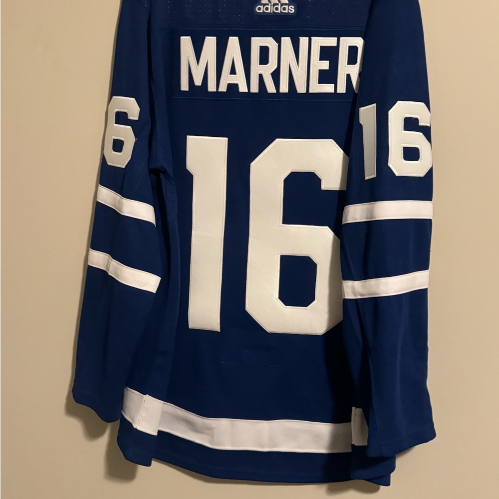 Hockey jerseys - Picture 1 of 2